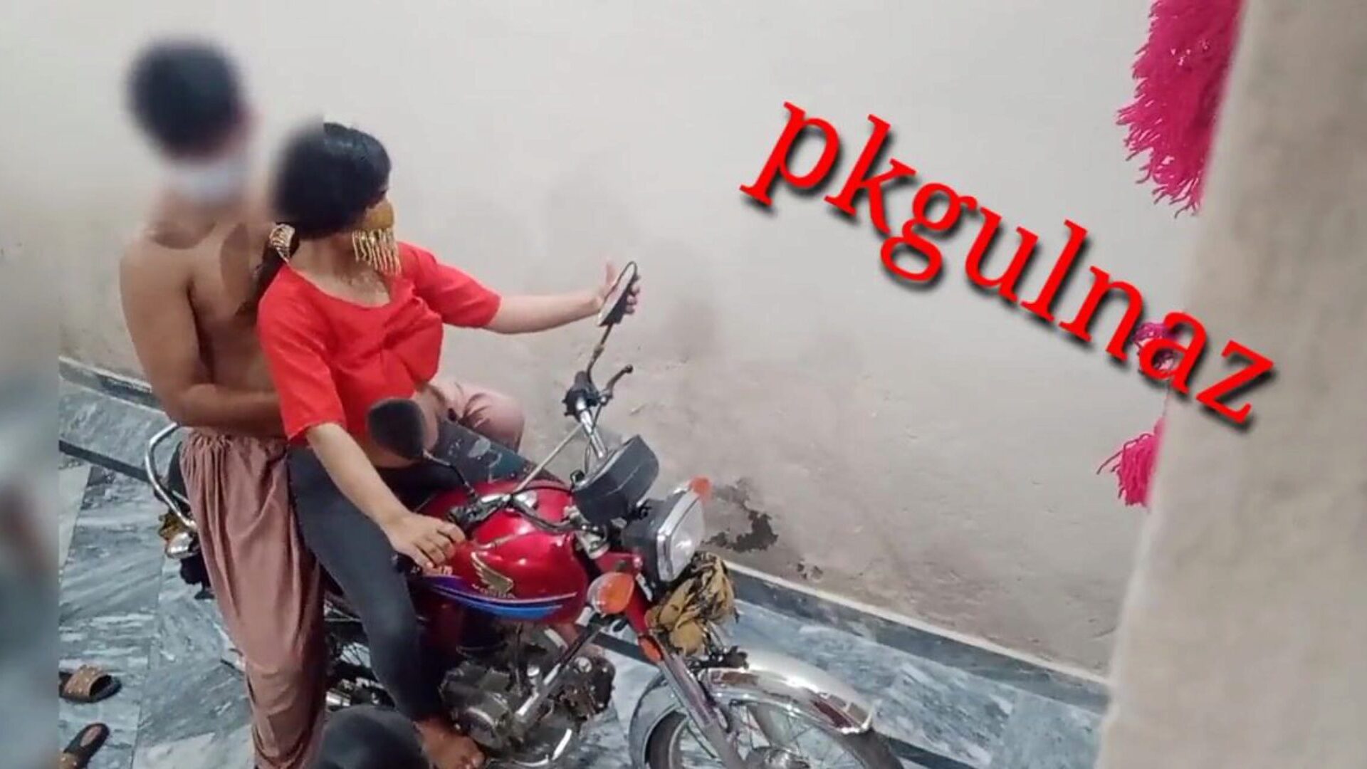 Desi stepister ki bike par chudai i screwed my sis on the bike. Me ne apni behn ko bike pr choda